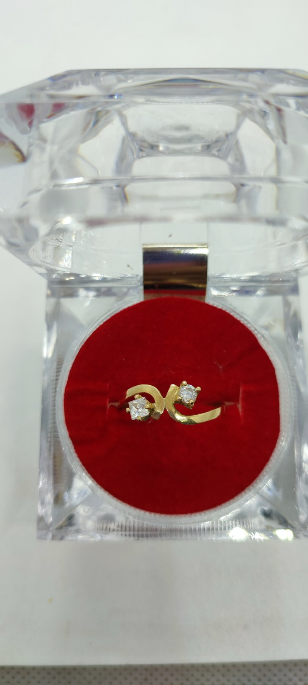 Anillo solitario en oro para dama