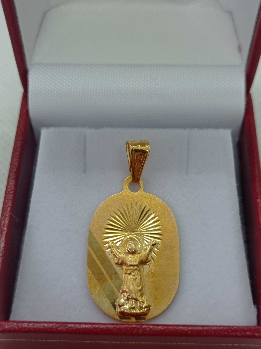 Dije en oro 18 k Divino Niño
